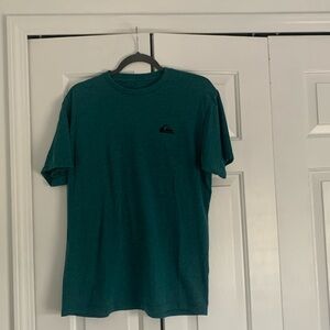 Mens Quicksilver tee shirt intrort size Medium.